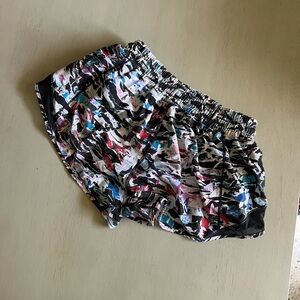 Lululemon Original Hotty Hot Low Rise 2.5”